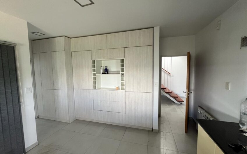 Venta – Casa 4 dormitorios – F. Oro