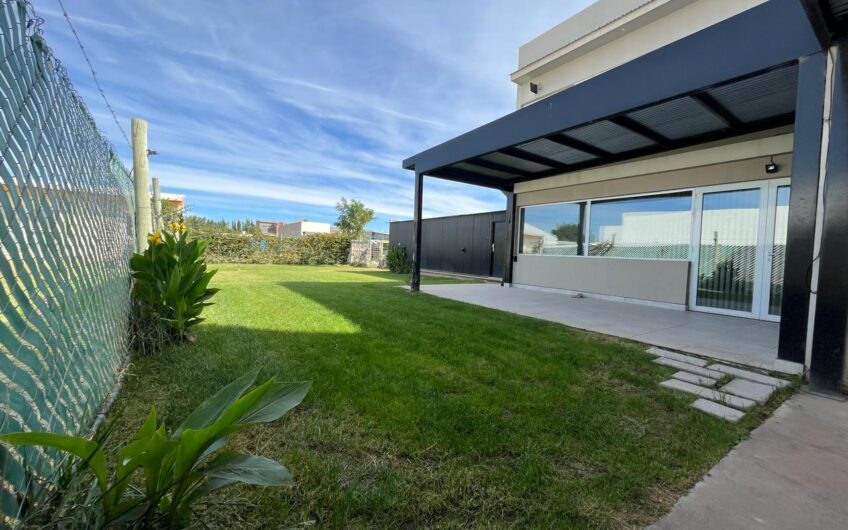 Venta – Casa 4 dormitorios – F. Oro