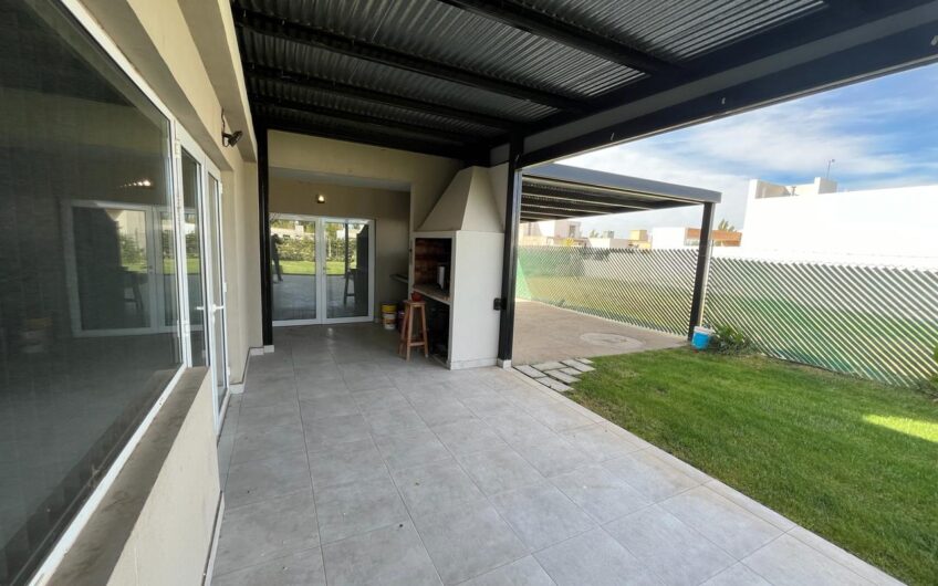 Venta – Casa 4 dormitorios – F. Oro