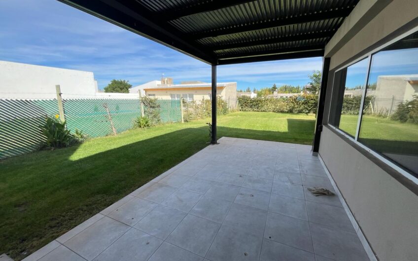 Venta – Casa 4 dormitorios – F. Oro