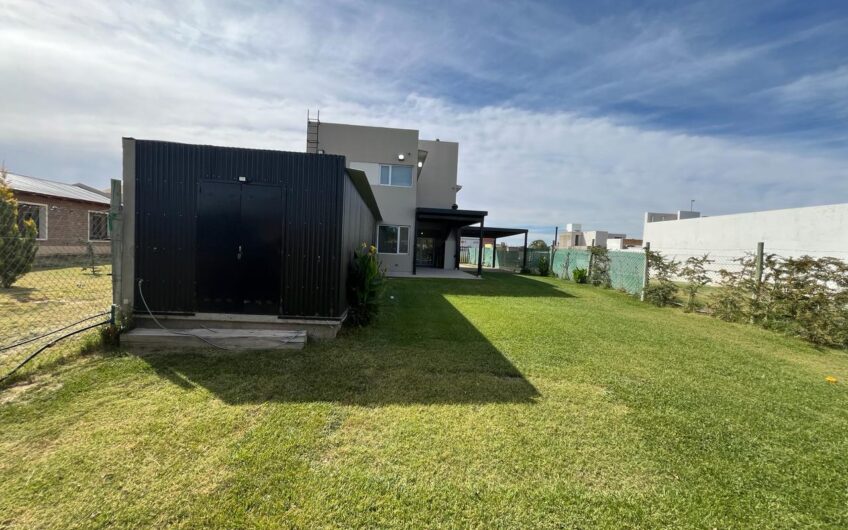 Venta – Casa 4 dormitorios – F. Oro