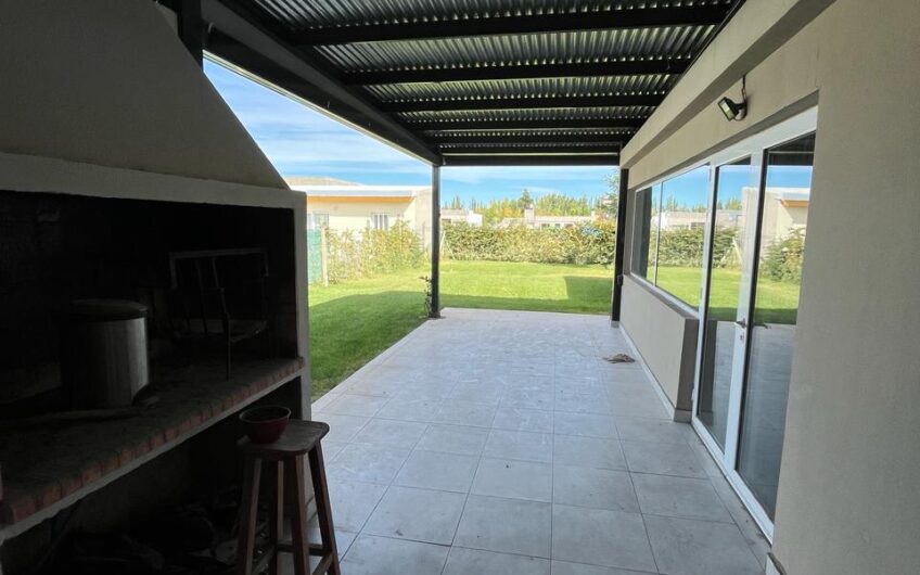 Venta – Casa 4 dormitorios – F. Oro