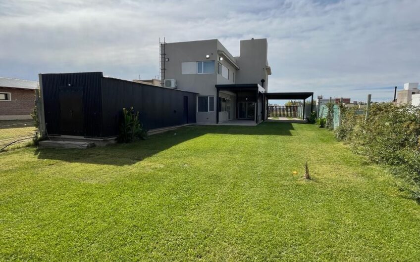 Venta – Casa 4 dormitorios – F. Oro