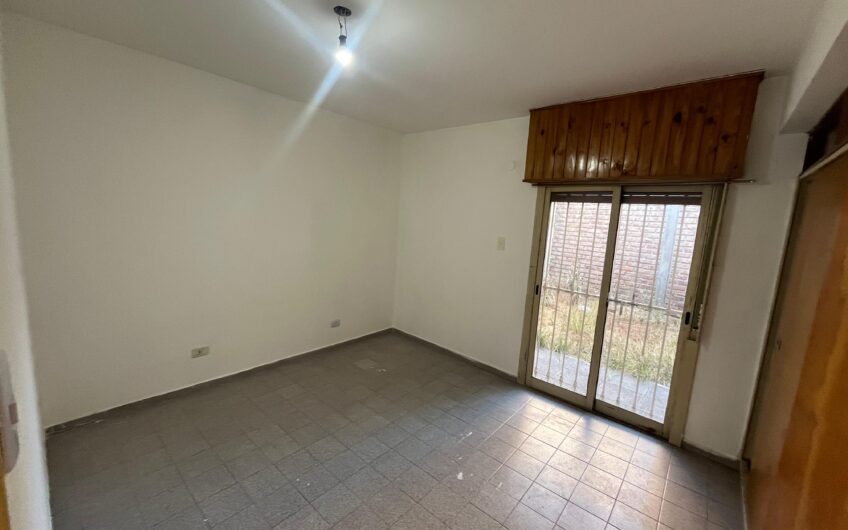 ALQUILADO – depto 1 dormitorio con patio interno – Cipolletti