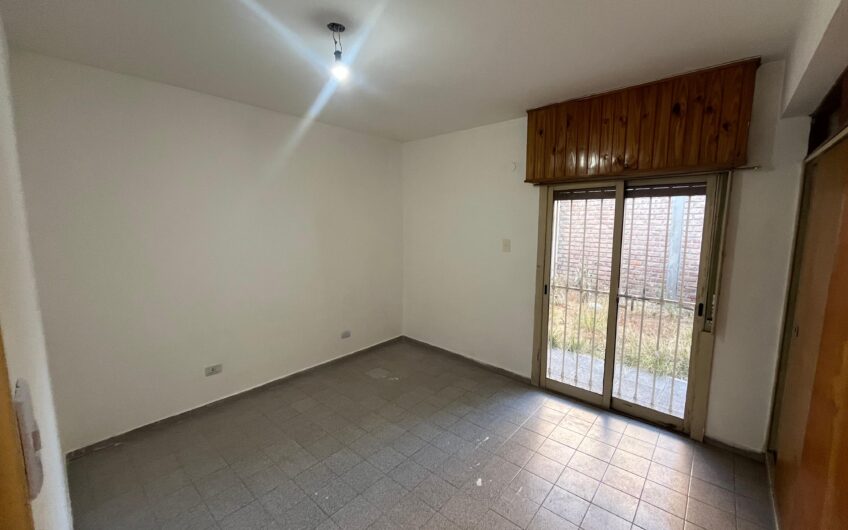 ALQUILADO – depto 1 dormitorio con patio interno – Cipolletti