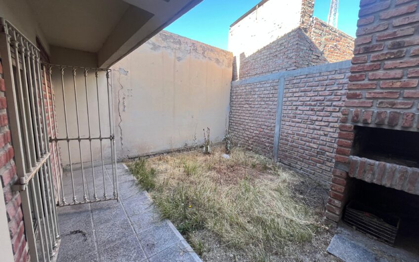 ALQUILADO – depto 1 dormitorio con patio interno – Cipolletti